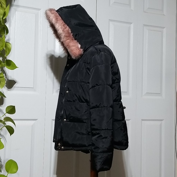 Black and Pink Hooded Puffer Coat - Picture 4 of 10